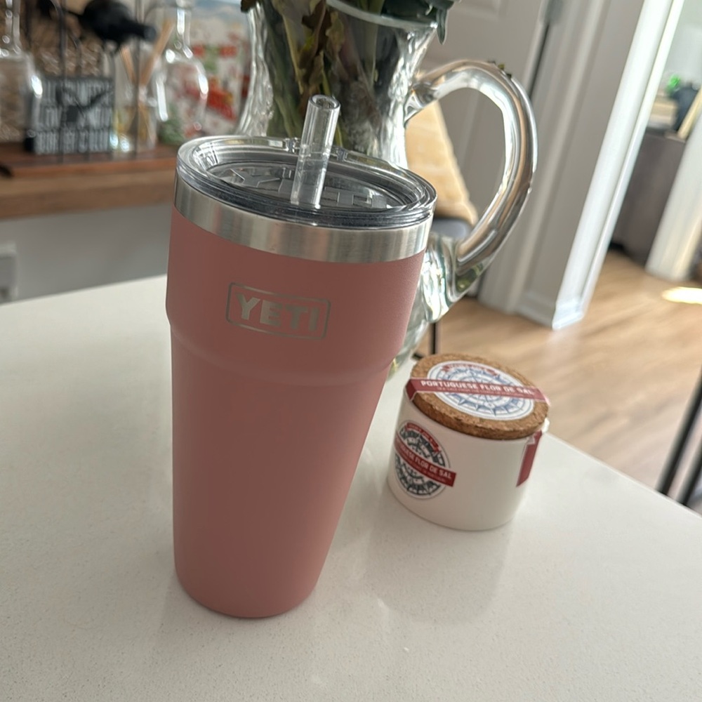 Yeti 25oz cup with lid and straw
